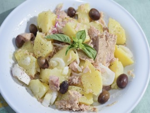 Salata sa tunjevinom i krompirom