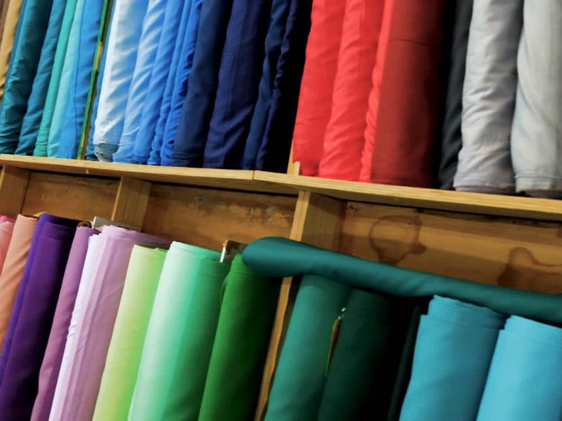 prikaz materijala za odeću u prodavnici