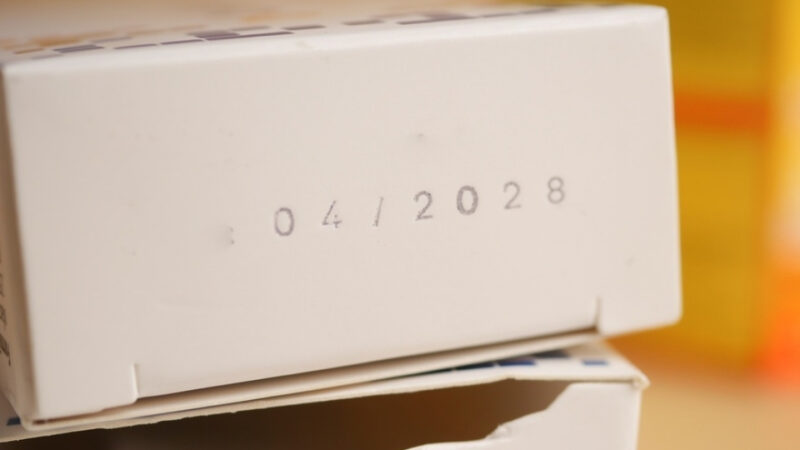 Prikaz datuma isteka na pakovanju leka ili kozmetičkog preparata